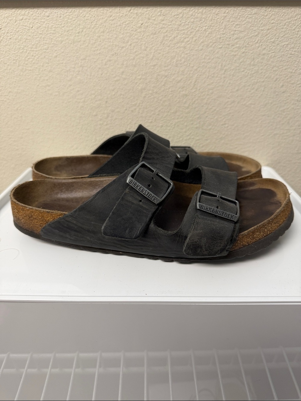Birkenstock Women’s Black Arizona Oiled Leather Two-Strap Sandals Sz 40